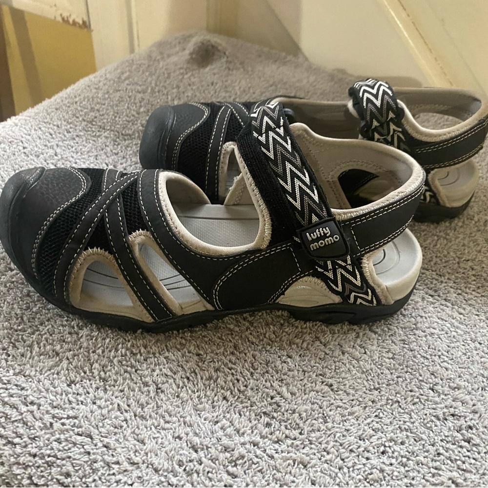 Women’s hiking sandals